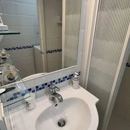 Cosy Avec Cabine, Piscine, Parking, Lave-linge, Proche Et Commerces. - Fr-1-702-9 Apartmán